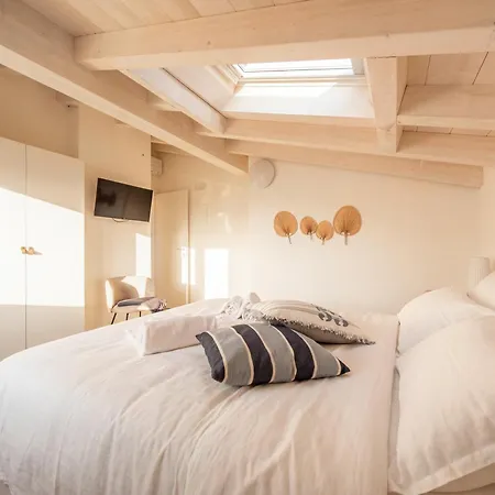 Apartamento Penthouse Iseo View - Free Wi-fi And Private Parking Included *