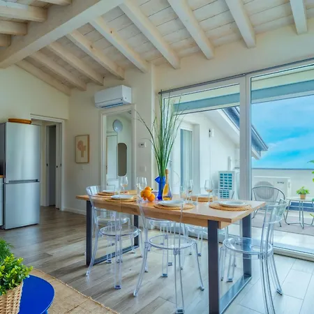 شقة Penthouse Iseo View - Free Wi-fi And Private Parking Included